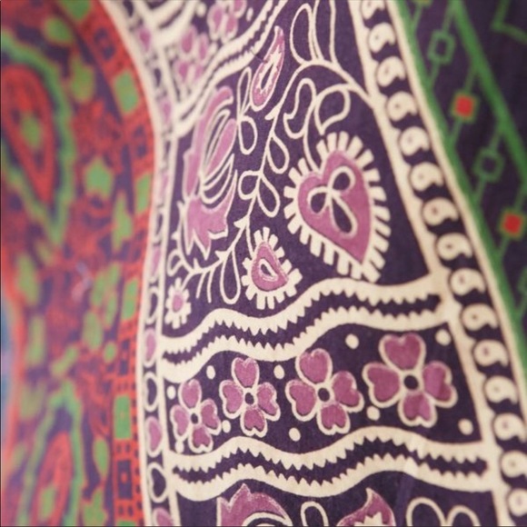 Plum & Bow Medallion Tapestry - Picture 3 of 5